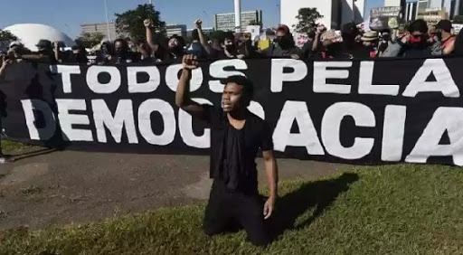 Jovens periféricos em manifestações ontem