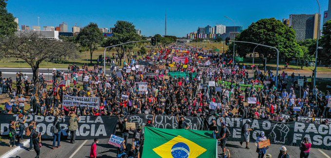 Em Brasília marcha pelo "Fora Bolsonaro" e em defesa da democracia (vídeo)