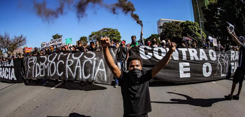 Jovens da periferia no centro da cena política