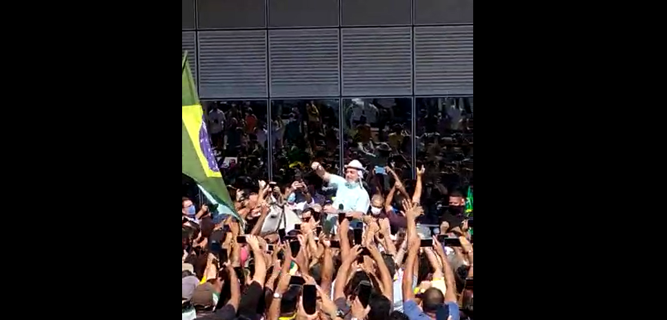 Na chegada ao Piauí, Bolsonaro falsifica vídeo