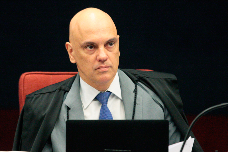 Alexandre de Moraes envia para PGR pedido de investigação contra Bolsonaro