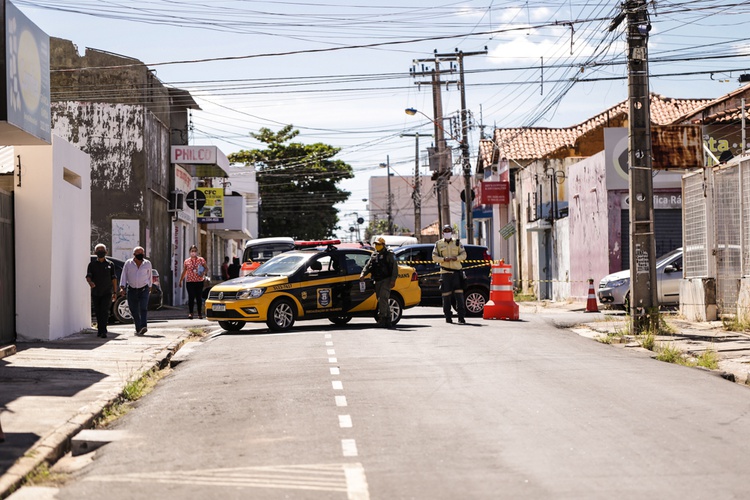 Ruas interditadas no centro de Teresina.