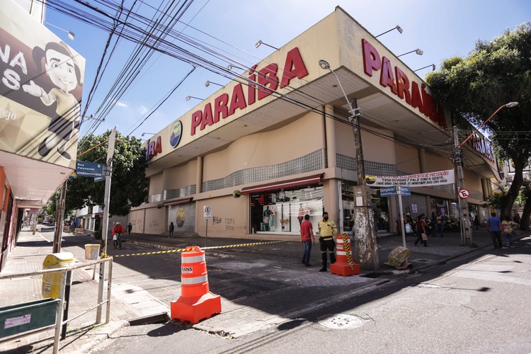 Ruas interditadas no centro de Teresina.