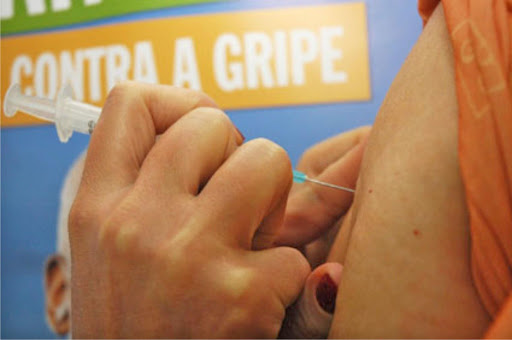 FMS abre drive de vacina da gripe para professores