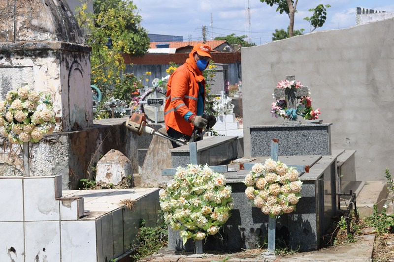 Cemitérios abrirão para visitação no Dia dos Pais