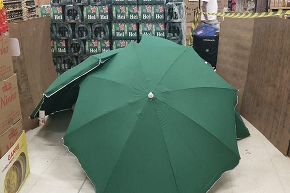 Funcionário do Carrefour morre e loja esconde corpo para continuar funcionando normalmente