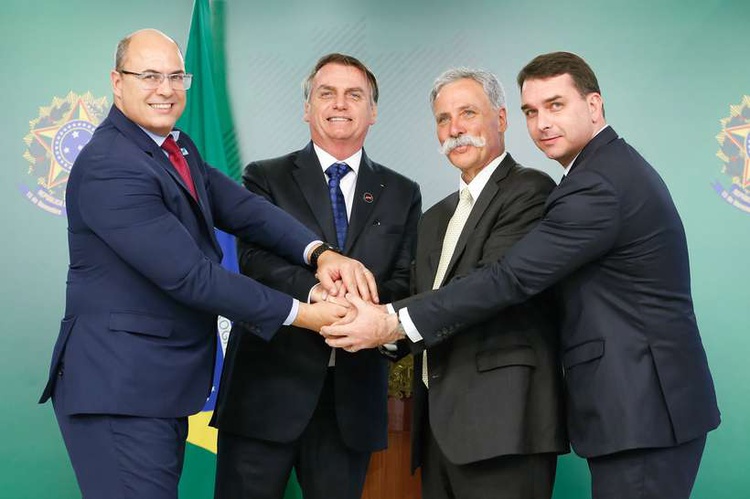 Governador Wilson Witzel, presidente Jair Bolsonaro, Chase Carey, Diretor Executivo da Fórmula 1 e o senador Flávio Bolsonaro em junho de 2019