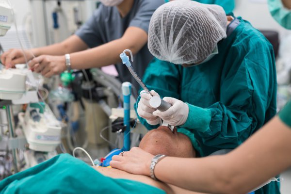 Intubação de pacientes graves da Covid-19