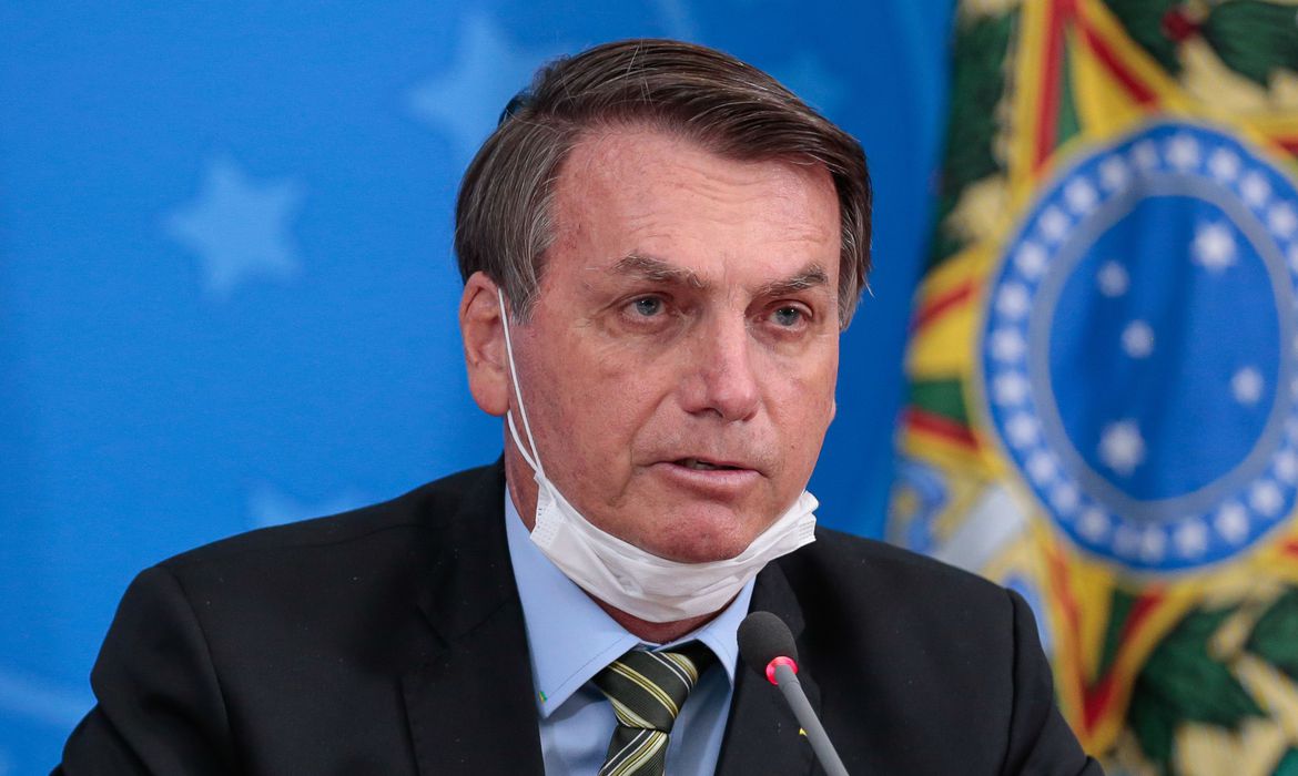 Bolsonaro joga propositalmente ao jogo da confusão