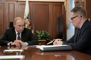 Presidente da Rússia Vladimir Putin e o ministro da Saúde Mikhail Murashko(O Tempo)
