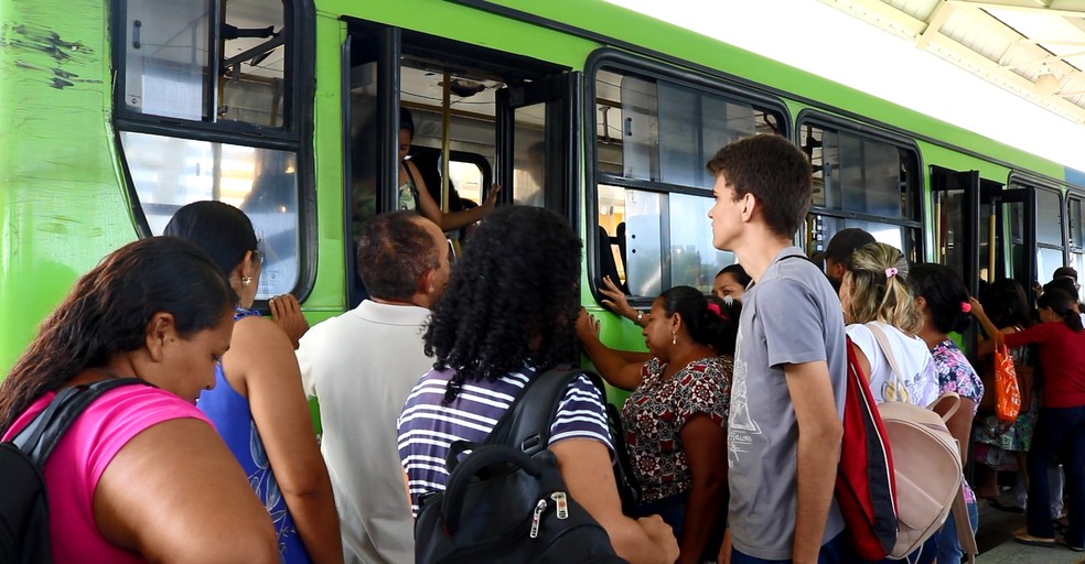 Está proibido transportar passageiros em pé nos ônibus de Teresina