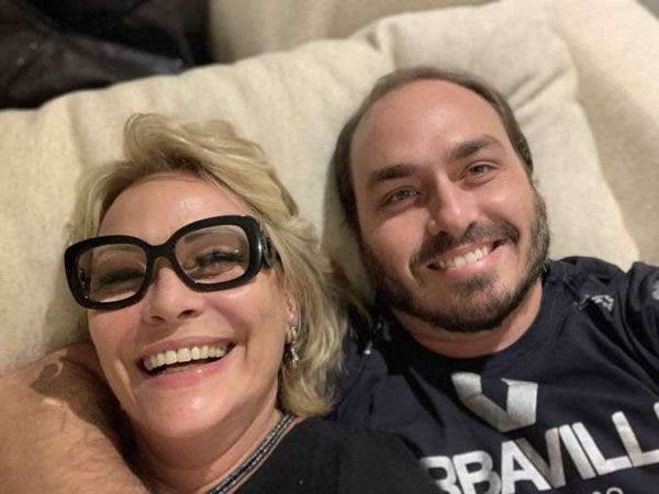 Carlos Bolsonaro disputa com a mãe vaga na Câmara do Rio