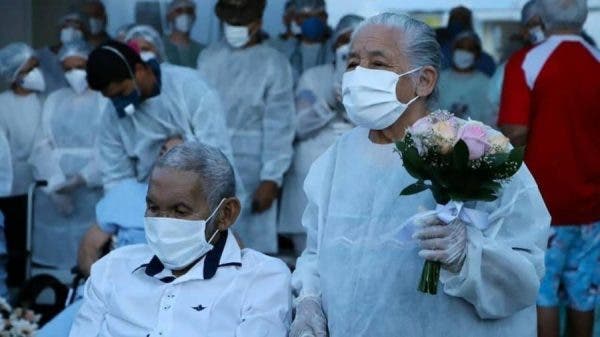 Idoso se recupera da covid, família comemora, ele se casa e 4 dias depois morre