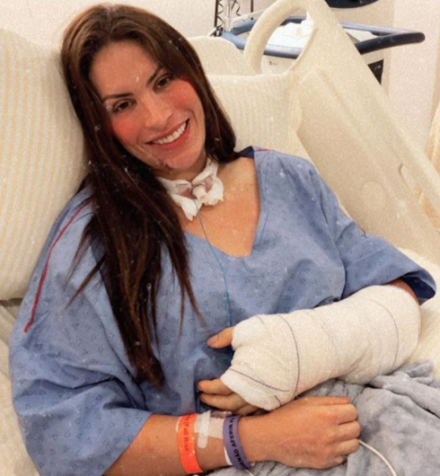 Médica picada por cobra deixa UTI: ‘Já me sinto vitoriosa’