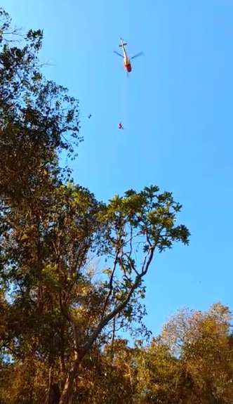 Mãe foi resgatada pelo helicóptero Arcanjo do Corpo de Bombeiros