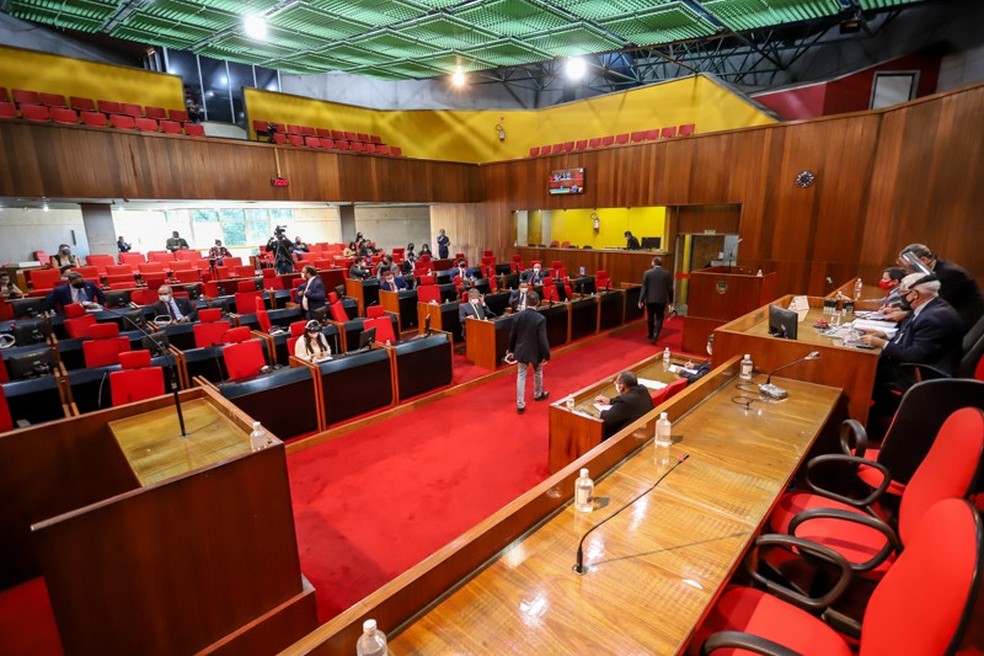 Com mais deputados com Covid, Alepi suspende sessões presenciais