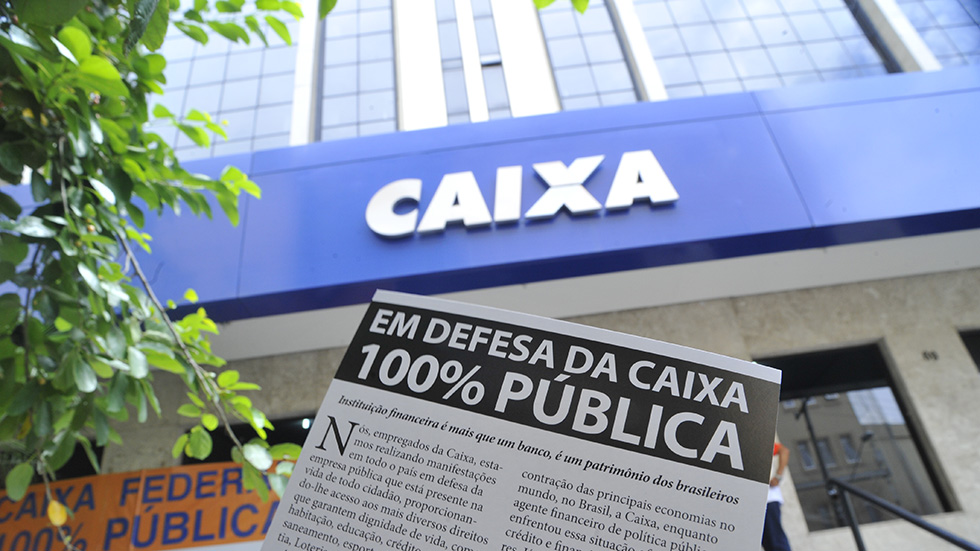 Bolsonaro diz que não vai privatizar Caixa, mas segue processo de venda