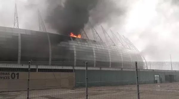 Área interna da Arena Castelão é atingida por incêndio, em Fortaleza