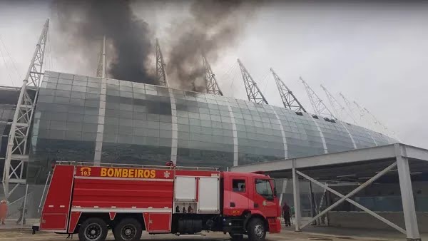 Em Fortaleza, incêndio atinge Arena Castelão