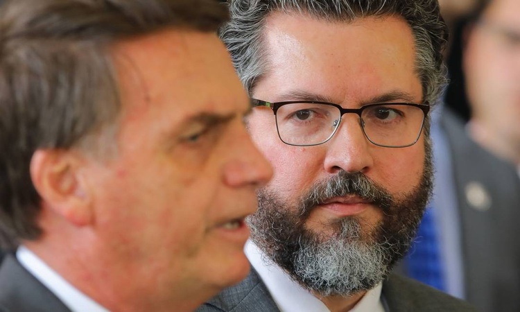 Bolsonaro e Ernesto Araújo