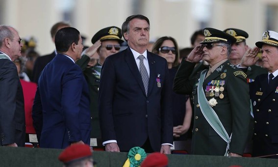 Bolsonaro e os militares