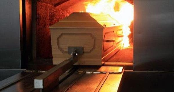 Mulher descobre que mãe está viva momentos antes da cremação