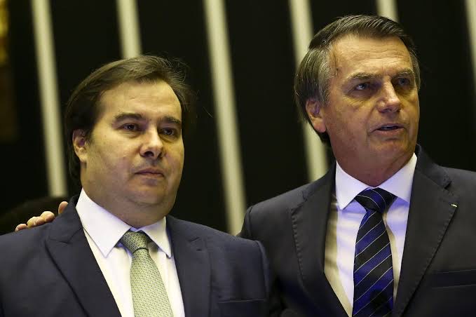 No Twitter, internautas pressionam Maia a pautar impeachment de Bolsonaro
