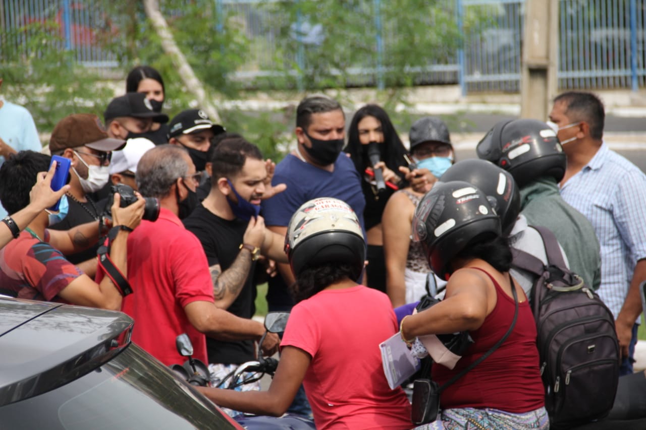 Confusão e tumulto no protesto de artistas em Teresina