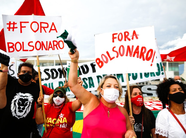 Manifestantes pedem impeachment de Bolsonaro