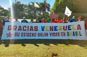 Militantes compareceram à embaixada da Venezuela em Brasília para agradecer a solidariedade(reprodução/trupedofilme)