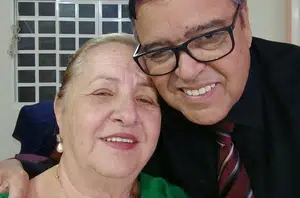 Secretário Assis Silva Filho e esposa(Facebook)