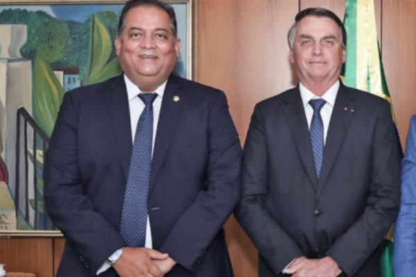 Senador é acusado de oferecer R$ 100 milhões por apoio a Bolsonaro