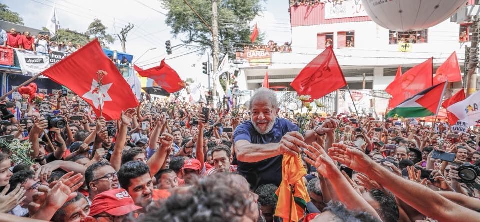 E o Lula voltou, firme e forte