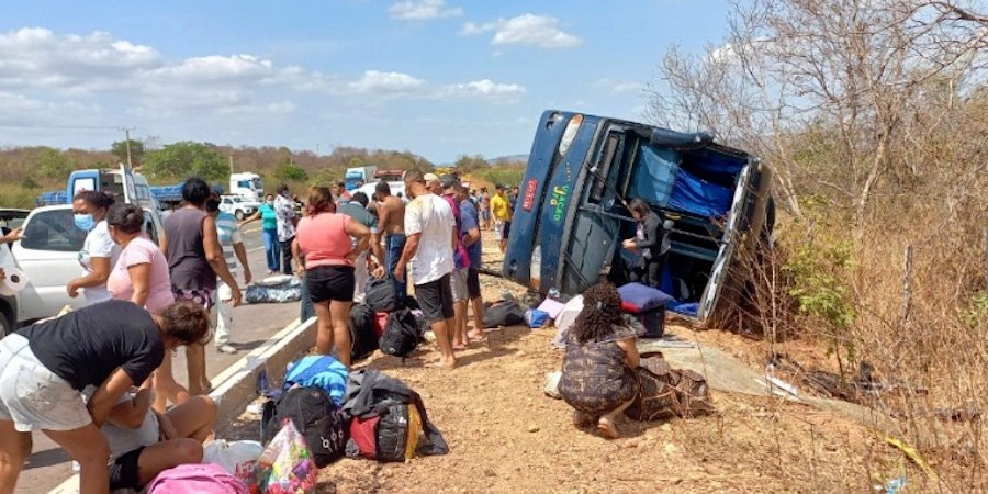 Sul do Piauí: Grave acidente de ônibus deixa mortos e feridos na BR-135