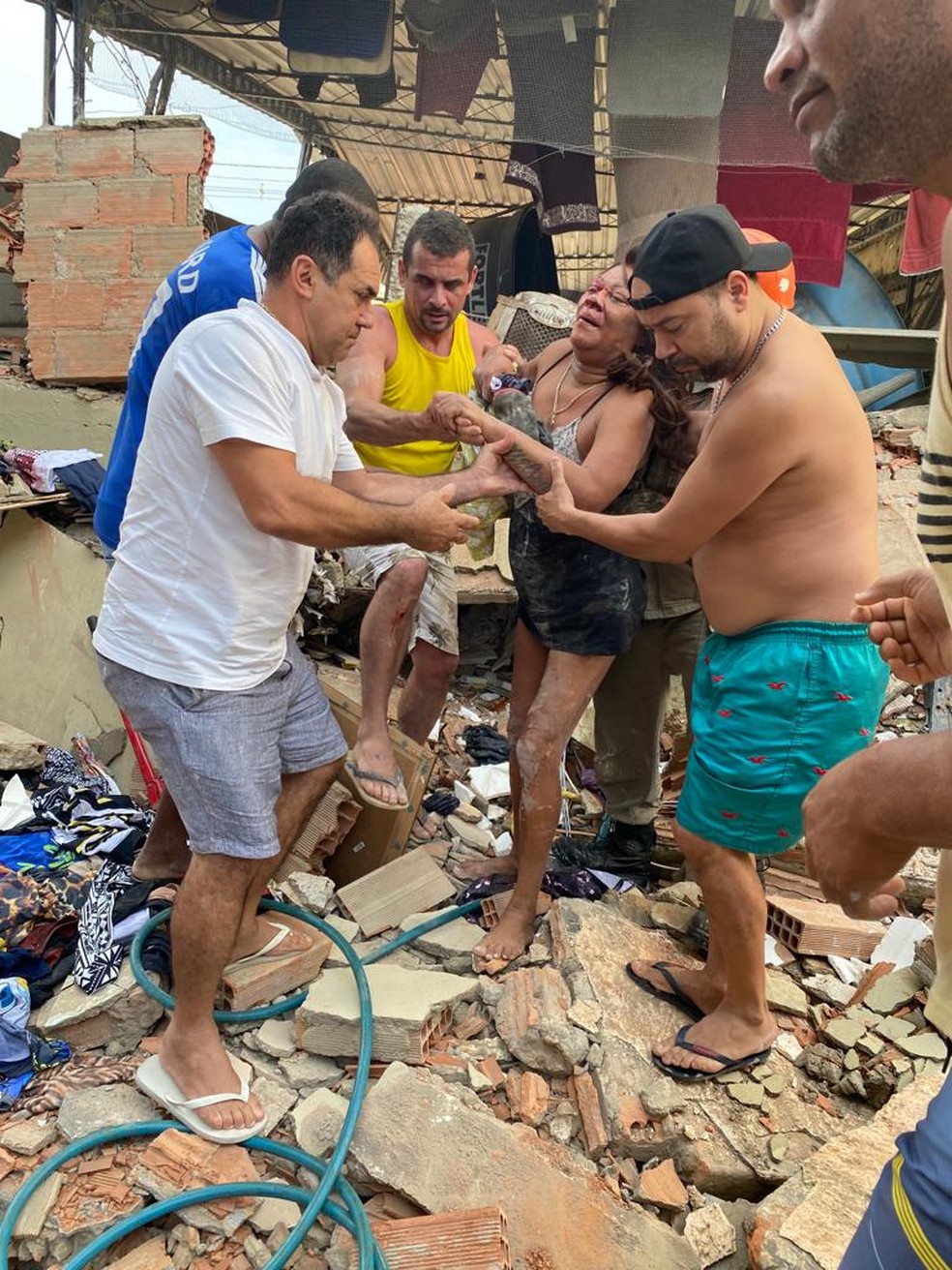 Prédio desaba