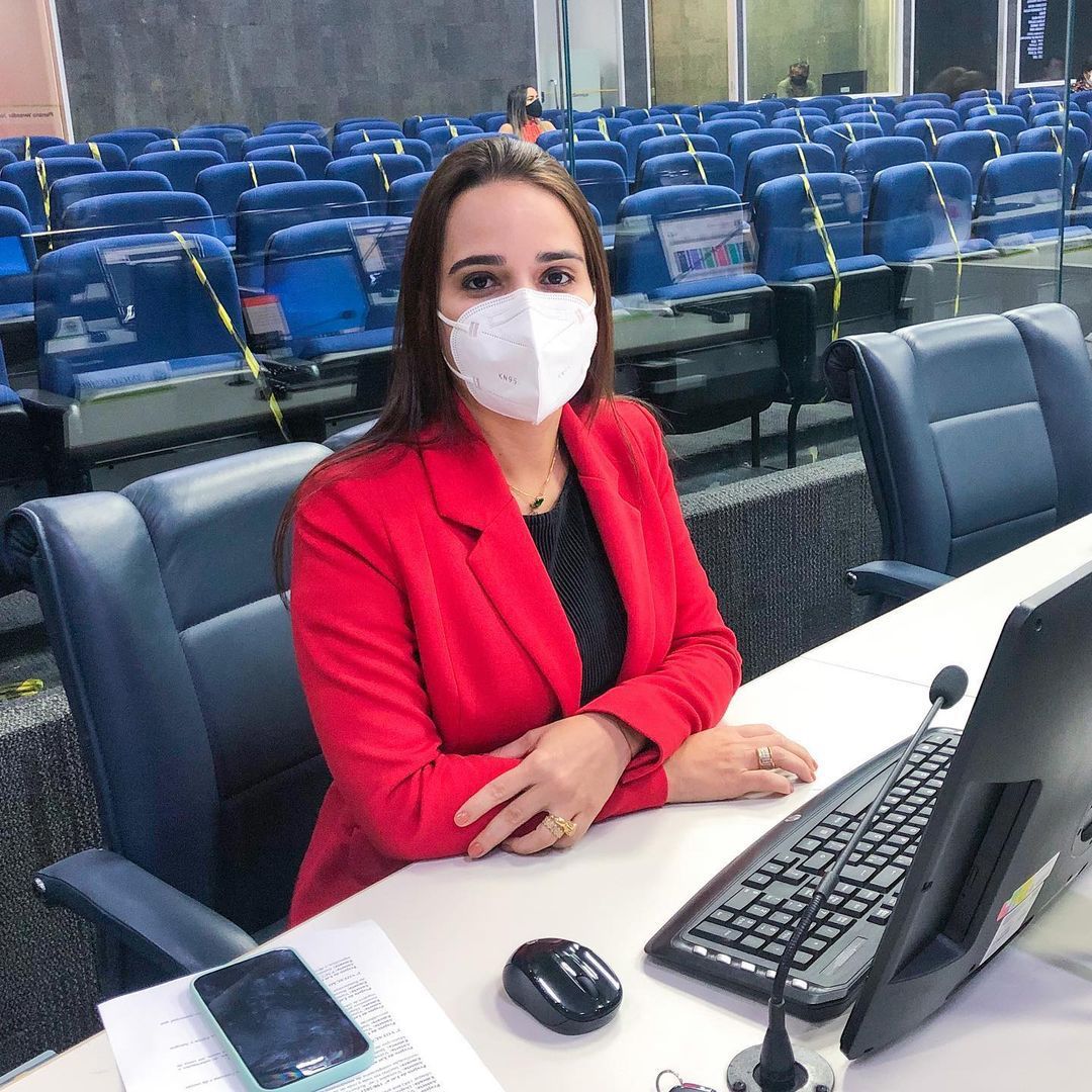 Vereadora repudia veto de Bolsonaro ao projeto de distribuição gratuita de absorventes
