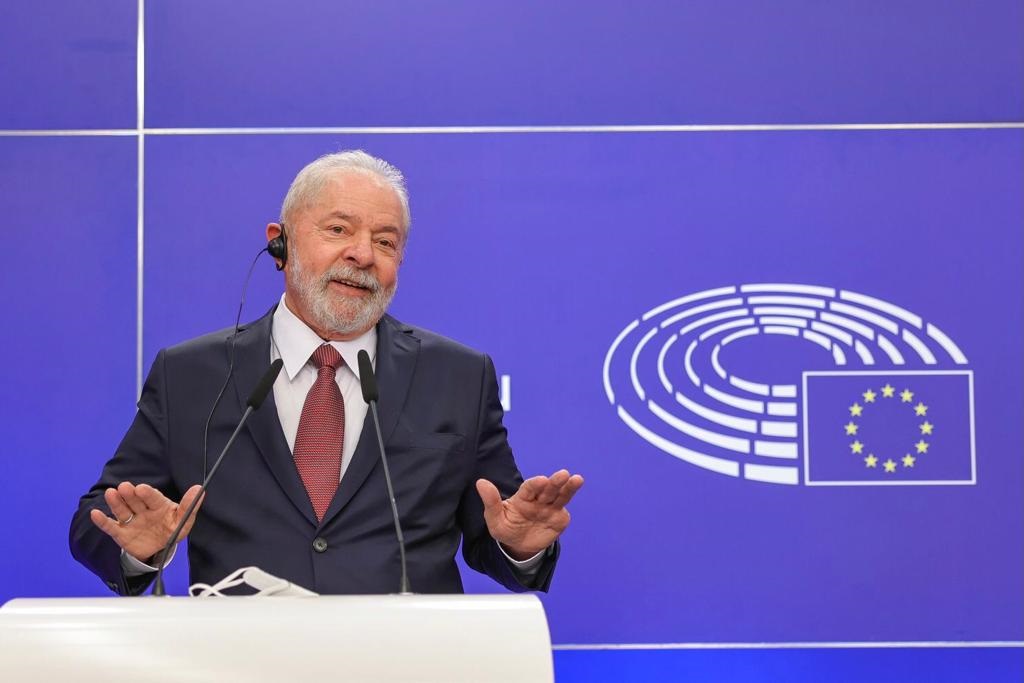 Vídeo: Lula é aplaudido de pé após discurso no Parlamento Europeu