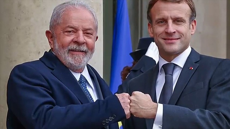 Lula e Macron se encontraram em Paris nesta quarta-feira (17)