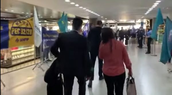 Sergio Moro desembarca em Brasília e foi hostilizado por manifestantes