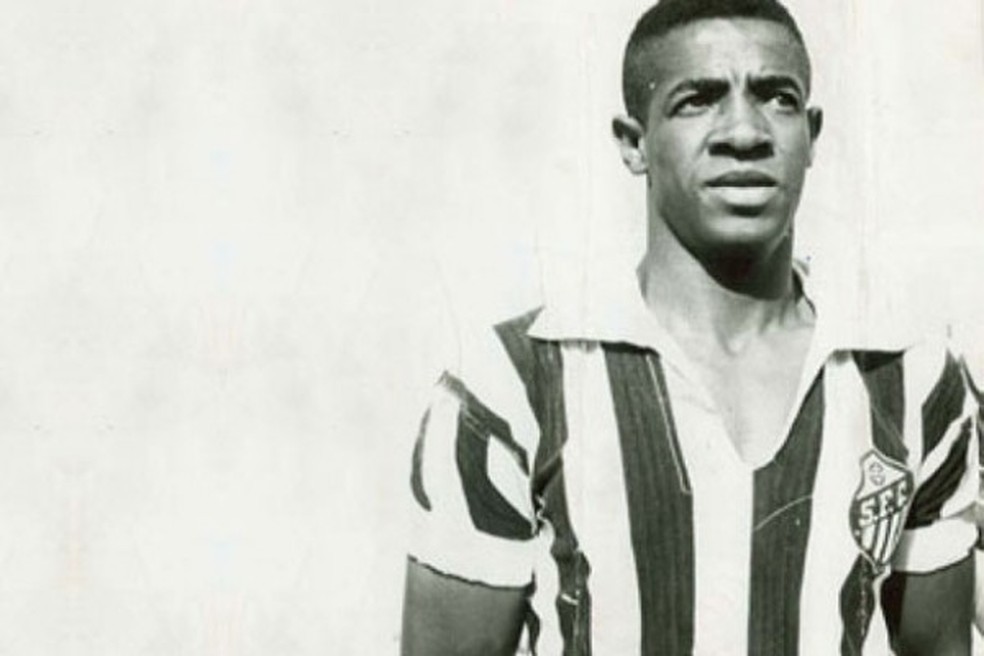 Morre Dorval, craque do Santos, aos 86 anos