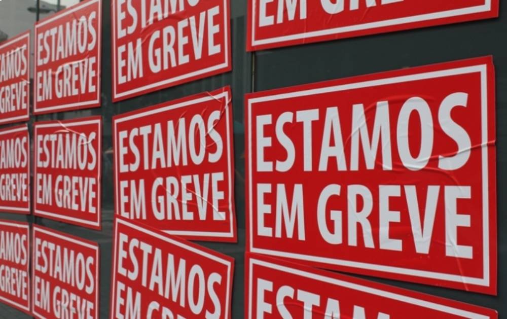 Servidores federais discutem greve unificada por reajuste salarial