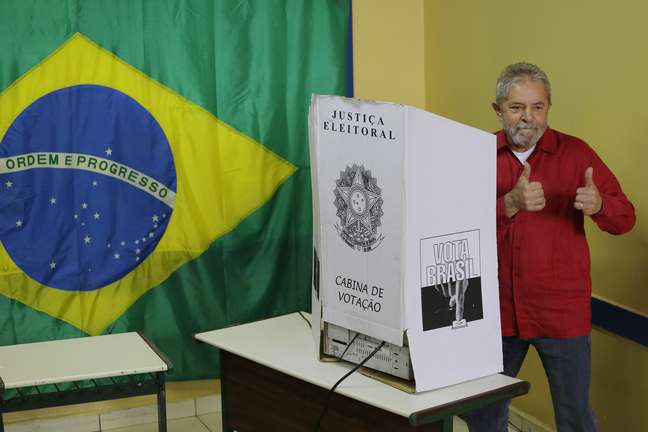 Lula vence no primeiro turno, diz IPEC