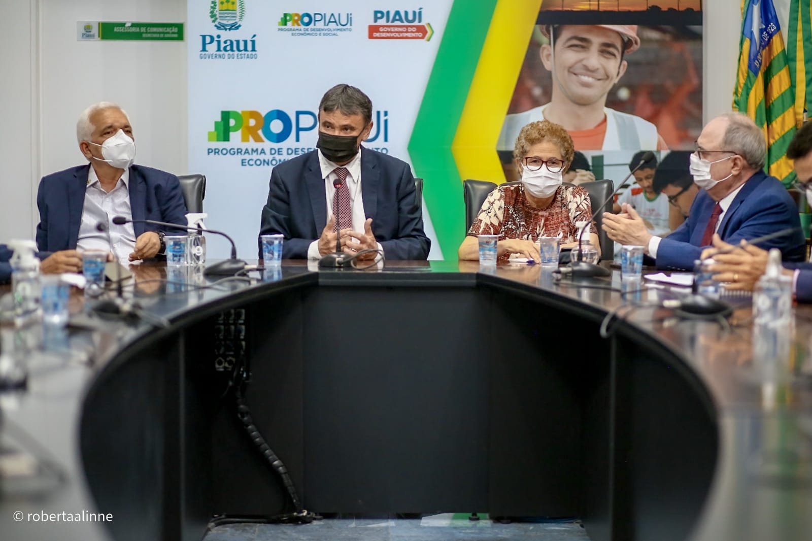 Em reunião com base aliada, Dias anuncia reajuste de 8% para servidores do estado