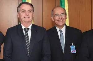 Bolsonaro e o bolsonarista  Mauro Luiz de Britto Ribeiro(UOL)