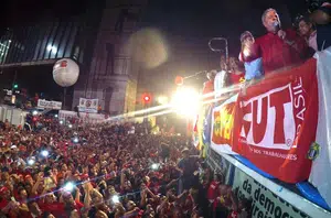 Lula durante ato em defesa da democracia, 18 de março de 2016, na Avenida Paulista(Jornal do Comércio)