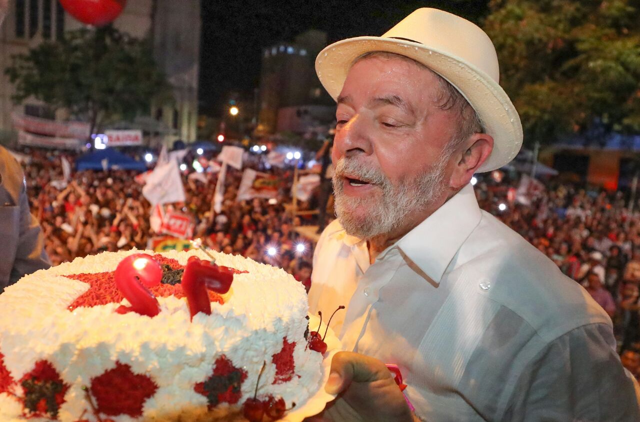 Lula tranquiliza: "fiquem com o coração tranquilo que eu já tô bem"