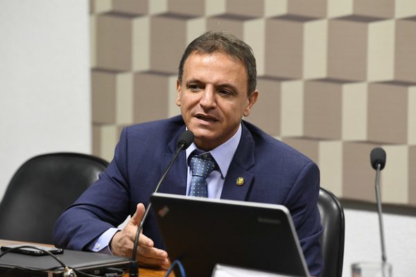 Piso de saúde e educação será mantido na PEC emergencial