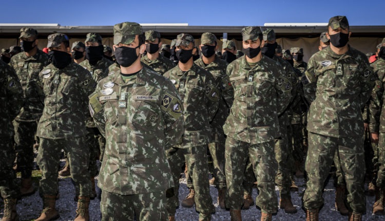 Militares compraram milhares de latas de cerveja com dinheiro público