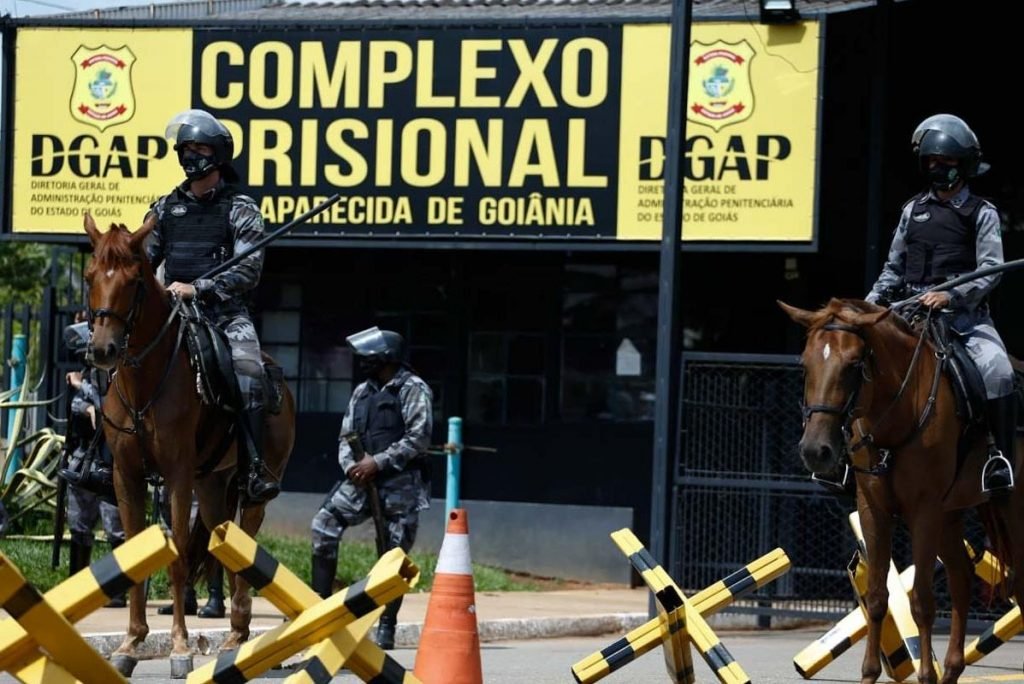 Vídeo: Durante rebelião em presídio, presos fazem transmissão ao vivo