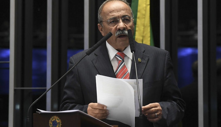 Senador Chico Rodrigues (DEM-RR) flagrado com dinheiro escondido na cueca